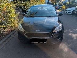 Blau Gebraucht 2015 Ford Focus Trend Limousine | 5.000 € (Guter Preis)