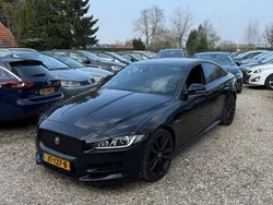 Schwarz Gebraucht 2016 Jaguar XE Portfolio Limousine | 7.950 €