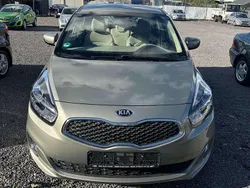 Grau Gebraucht 2013 Kia Carens Van / Kleinbus | 9.199 € (Guter Preis)
