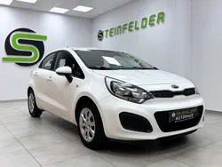 Weiß Gebraucht 2014 Kia Rio Attract Limousine | 6.990 € (Etwas zu teuer)