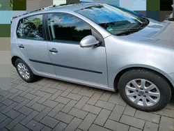 Silber Gebraucht 2004 VW Golf V Limousine | 2.500 € (Guter Preis)