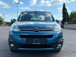 Blau Gebraucht 2016 Citroën Berlingo SELECTION Van / Kleinbus | 8.990 € (Fairer Preis)