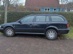 Schwarz Gebraucht 2002 Skoda Octavia Comfort Kombi | 990 € (Guter Preis)