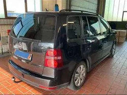 Schwarz Gebraucht 2010 VW Touran Trendline Van / Kleinbus | 4.799 € (Guter Preis)