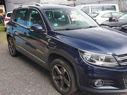 Blau Gebraucht 2015 VW Tiguan Sportline SUV | 7.450 € (Etwas zu teuer)