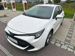 Weiß toyota super white ii Gebraucht 2020 Toyota Corolla Hybrid Comfort Limousine | 17.800 € (Guter Preis)