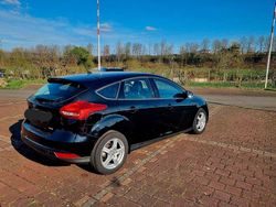 Schwarz Gebraucht 2016 Ford Focus Ambiente Kombi | 9.100 € (Guter Preis)