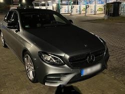Grau Gebraucht 2016 Mercedes E220 AMG line Limousine | 24.000 €