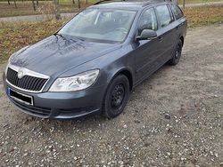 Grau Gebraucht 2010 Skoda Octavia Ambiente Kombi | 3.000 € (Guter Preis)