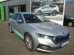 Brilliantsilber metallic Gebraucht 2024 Skoda Octavia Style Kombi | 35.990 € (Fairer Preis)