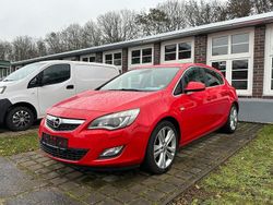 Rot Gebraucht 2011 Opel Astra Kombi | 3.600 €