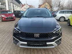 Cinema schwarz metallic Gebraucht 2024 Fiat Tipo Cross Limousine | 28.990 €