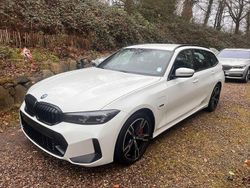 Weiß Gebraucht 2022 BMW 320e M Sport Kombi | 25.980 € (Fairer Preis)