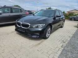 Black sapphire metallic Gebraucht 2020 BMW 320 Advantage Kombi | 22.950 € (Fairer Preis)