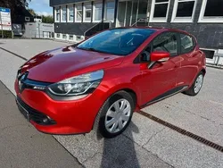 Rot Gebraucht 2015 Renault Clio IV Dynamique Limousine | 6.990 € (Etwas zu teuer)