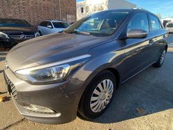 Grau Gebraucht 2016 Hyundai i20 Trend Limousine | 8.990 € (Fairer Preis)