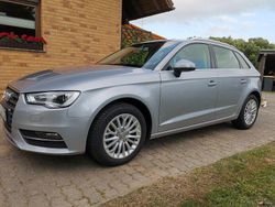 Silber Gebraucht 2015 Audi A3 Sportback Ambiente Limousine | 12.500 € (Guter Preis)