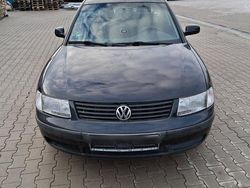 Schwarz Gebraucht 1998 VW Passat Kombi | 1.850 €