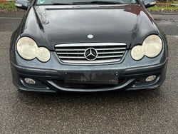 Blau Gebraucht 2005 Mercedes C200 Kleinwagen | 1.000 € (Guter Preis)