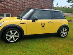 Gelb Gebraucht 2002 Mini Cooper Kleinwagen | 1.200 €