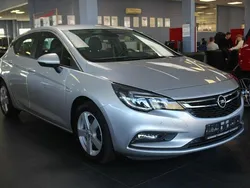 Silber Gebraucht 2016 Opel Astra Edition Limousine | 8.980 € (Fairer Preis)