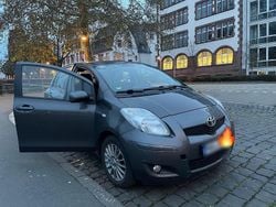 Grau Gebraucht 2009 Toyota Yaris Kleinwagen | 6.700 € (Fairer Preis)