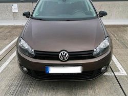 Braun Gebraucht 2012 VW Golf VI Match Kombi | 6.999 € (Etwas zu teuer)