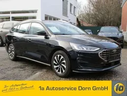 Obsidianschwarz (metallic) Gebraucht 2024 Ford Focus Titanium Kombi | 22.900 € (Guter Preis)