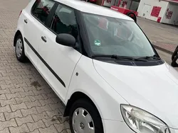 Weiß Gebraucht 2009 Skoda Fabia Kleinwagen | 2.700 € (Fairer Preis)