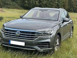 Grau Gebraucht 2019 VW Touareg Elegance SUV | 47.640 € (Teuer)