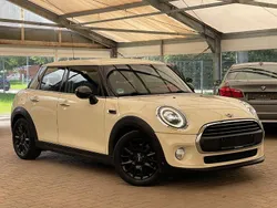 Weiß Gebraucht 2019 Mini ONE Kleinwagen | 14.490 € (Fairer Preis)