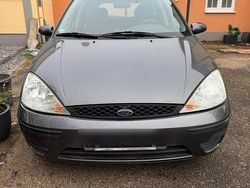 Grau Gebraucht 2003 Ford Focus Limousine | 1.500 € (Fairer Preis)