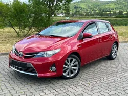 Red mica metallic / wildfire Gebraucht 2013 Toyota Auris Hybrid Life+ Limousine | 12.999 € (Etwas zu teuer)