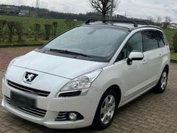 Weiß Gebraucht 2012 Peugeot 5008 Van / Kleinbus | 3.100 € (Superpreis)