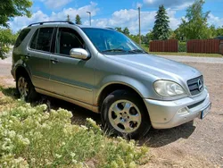 Silber Gebraucht 2004 Mercedes ML270 SUV | 2.300 €