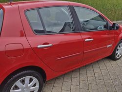 Rot Gebraucht 2009 Renault Clio III Dynamique Kleinwagen | 4.950 € (Teuer)