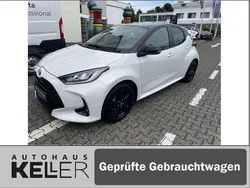 Platinumweiß perleffekt, dach Gebraucht 2024 Toyota Yaris Hybrid Kleinwagen | 24.980 € (Fairer Preis)