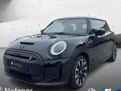 Schwarz Gebraucht 2023 Mini Cooper SE Classic Kleinwagen | 23.500 € (Etwas zu teuer)