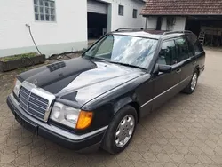 Schwarz Gebraucht 1993 Mercedes E220 Kombi | 16.000 €