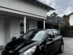 Schwarz Gebraucht 2011 Hyundai i20 Kleinwagen | 3.400 € (Fairer Preis)