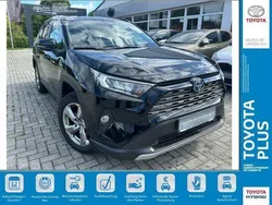 Tiefschwarz mica metallic Gebraucht 2021 Toyota RAV4 Hybrid Team SUV | 31.990 € (Fairer Preis)