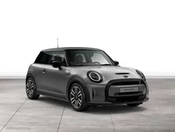 Moonwalk grey () Gebraucht 2022 Mini Cooper SE Classic Kleinwagen | 20.490 € (Etwas zu teuer)