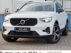 Crystal white / metallic Gebraucht 2024 Volvo XC40 Plus SUV | 36.975 € (Fairer Preis)