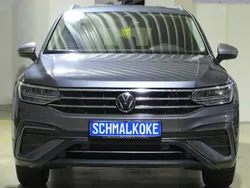 Platinum gray (metallic) Gebraucht 2024 VW Tiguan Allspace Life SUV | 34.750 € (Superpreis)