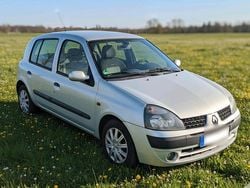 Grau Gebraucht 2003 Renault Clio II Kleinwagen | 1.999 € (Superpreis)