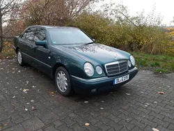 Grün Gebraucht 1998 Mercedes E240 Limousine | 3.000 € (Superpreis)