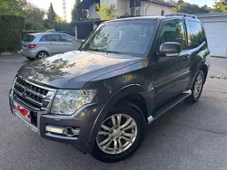 Grau Gebraucht 2017 Mitsubishi Pajero Edition SUV | 24.900 €
