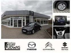 Grau Gebraucht 2023 Mazda 2 Limousine | 20.490 € (Guter Preis)