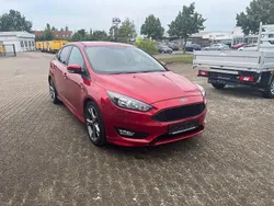 Rot Gebraucht 2018 Ford Focus ST-Line Limousine | 9.990 € (Superpreis)