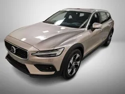 Bright dusk / metallic Gebraucht 2023 Volvo V60 CC Ultimate Kombi | 48.950 € (Fairer Preis)